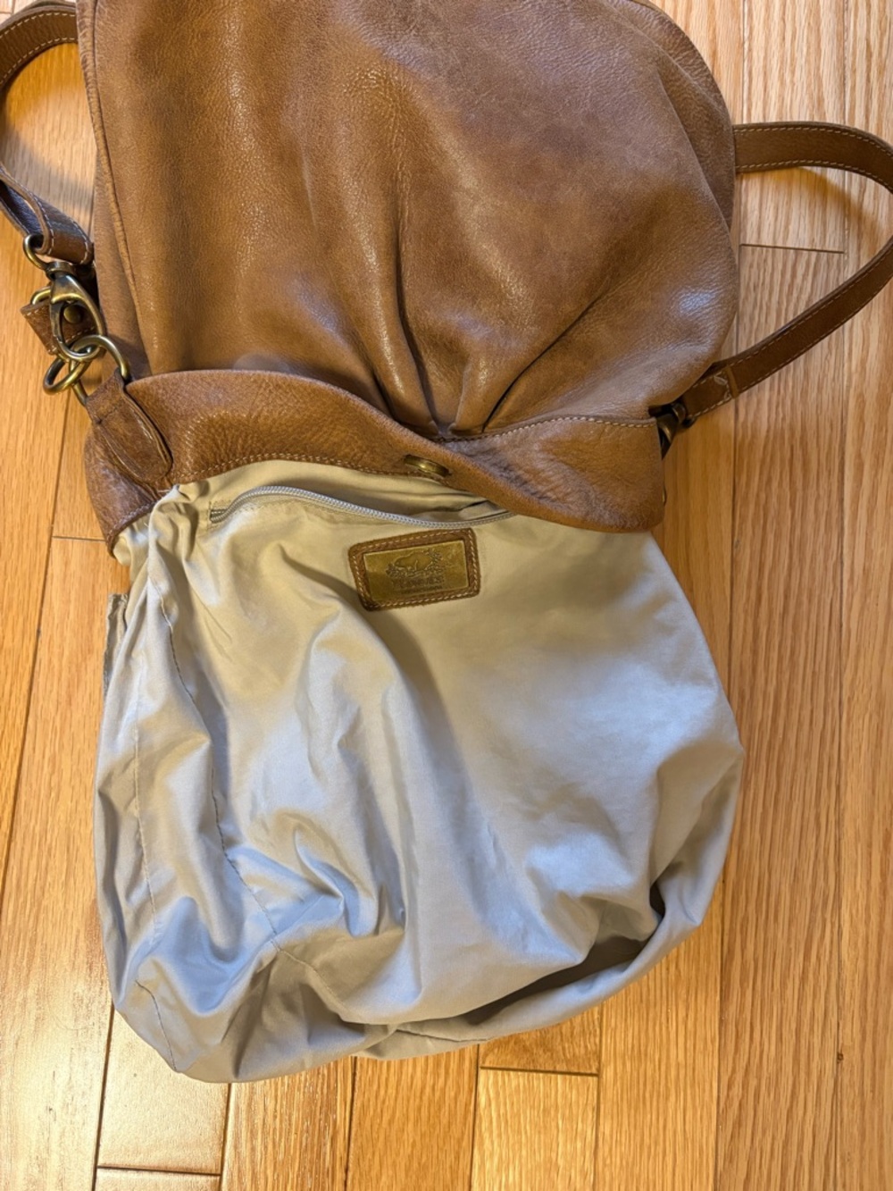 Roots Olivia Tan Leather Shoulder Bag with crossbody strap, made in Canada - Picture 7 of 16